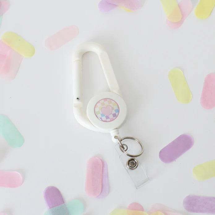 CARABINER SCISSOR REEL (PINK HEART BALLOON ON RAINBOW CHECKERED BACKGROUND)