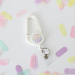 CARABINER SCISSOR REEL (PINK HEART BALLOON ON RAINBOW CHECKERED BACKGROUND)